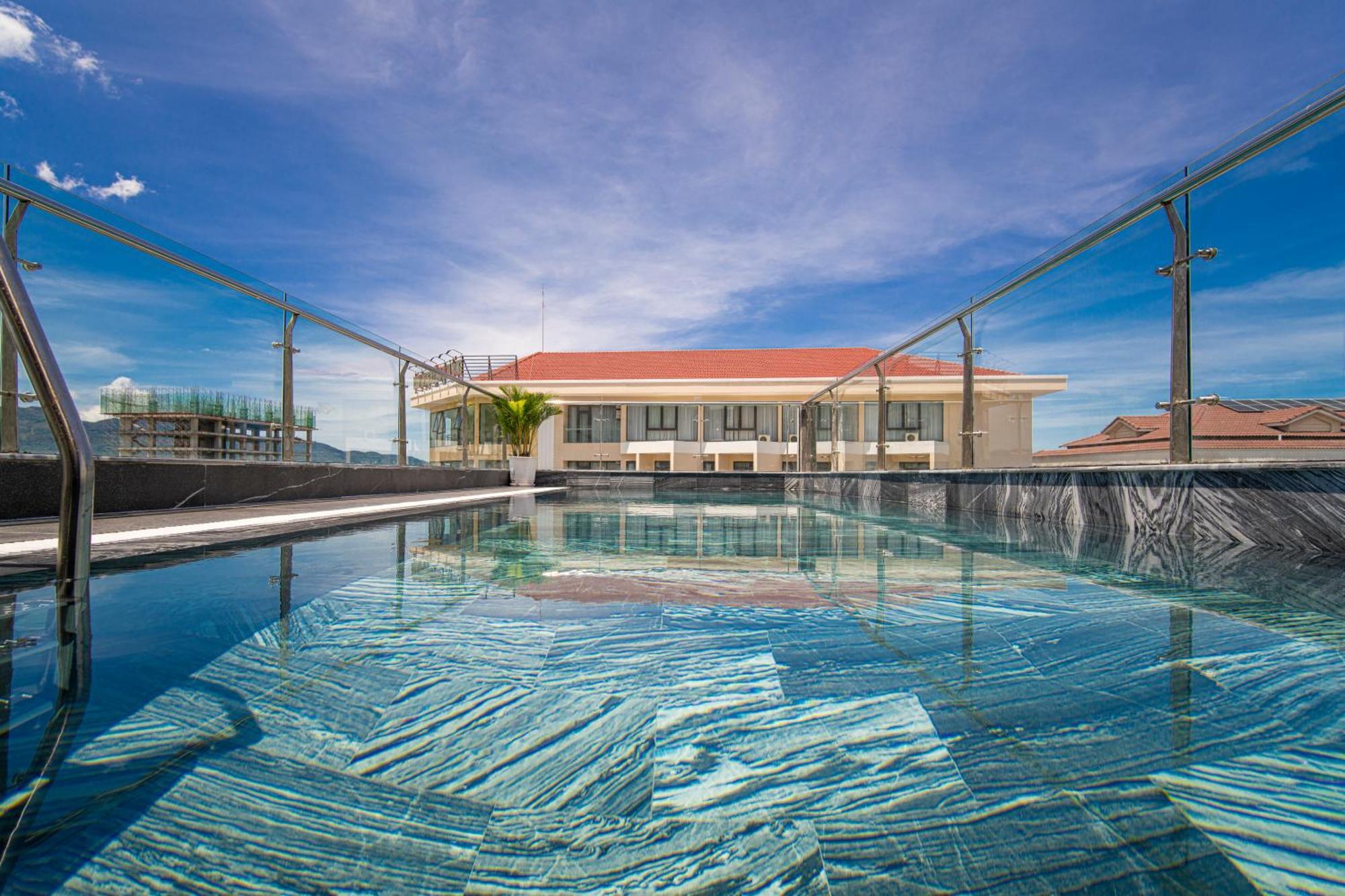 Sea Wind Hotel By Thg Đà Nẵng Exterior foto